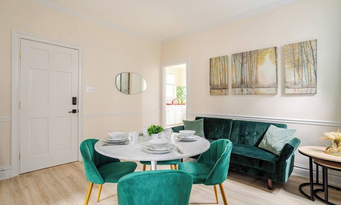 Hackensack River Waterfront Bed & Breakfast | 6-Guest Pet-Friendly Home, 4Min Walk to NYC Train
