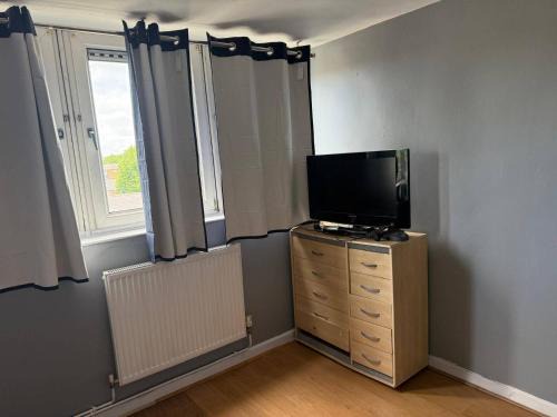 Haggerston Apartment | 6 Guests - 3 Bedrooms - Close to London Center