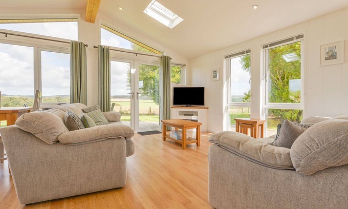 Dobwalls Cottage | 6 HORIZON VIEW, family friendly, luxury holiday cottage in Dobwalls