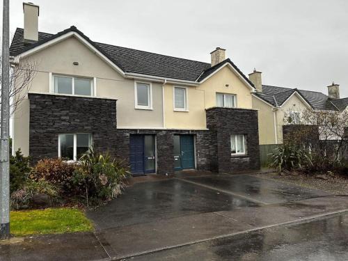 Knightstown House | 6 Knightshaven Holiday Village - Valentia Island