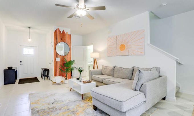 Ruskin House | 6 Mi to Apollo Beach Townhome with Pool Access!