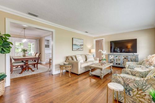 Sans Souci House | 6 Mi to Dtwn Jacksonville Family-Friendly Home!