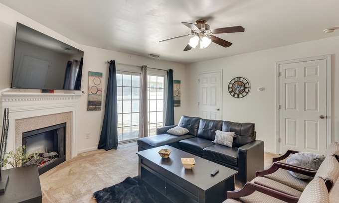 Southeast Raleigh House | 6 Mi to Dtwn Raleigh: Townhome w/Fenced Patio!
