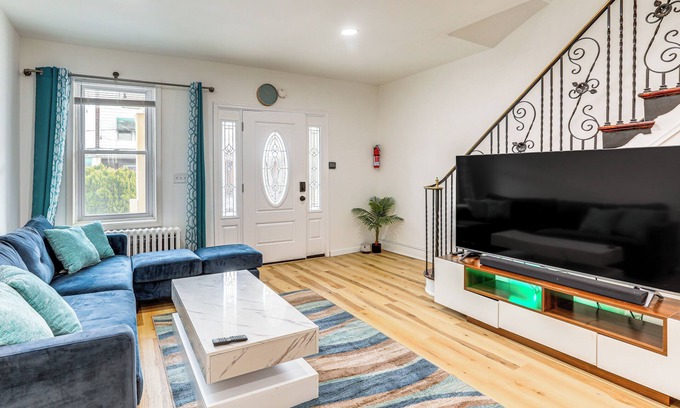 Primos Secane House | 6 Mi to Eagles Games: Stylish Philly Townhome!