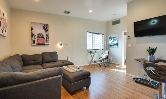Mid City Apartment | 6 Mi to Griffith Park: Apt in Los Angeles w/Yard!