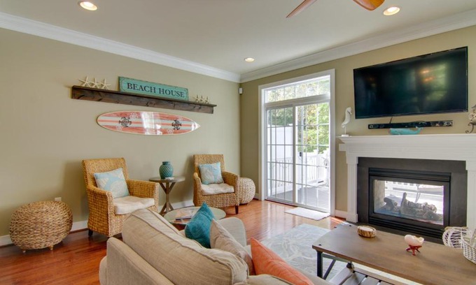Sawgrass South House | 6 Mi to Rehoboth Beach Townhome with Pool Access!