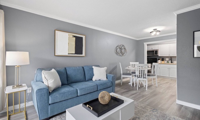 Gulf Gate Estates Condo | 6 min. from Siesta Beach+heated pool