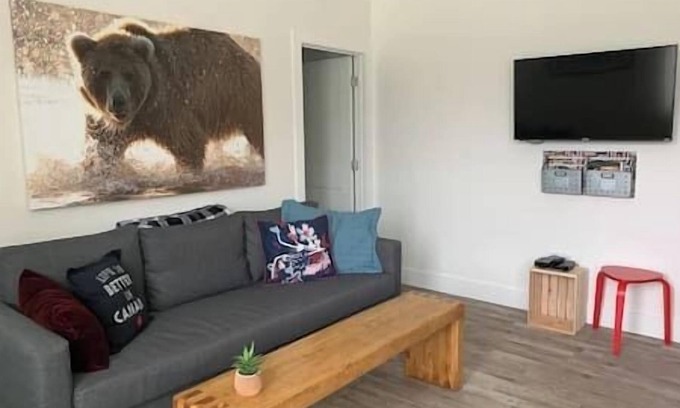 East Kootenay Condo | 6 min to Ski Hill/New & Modern/In Town