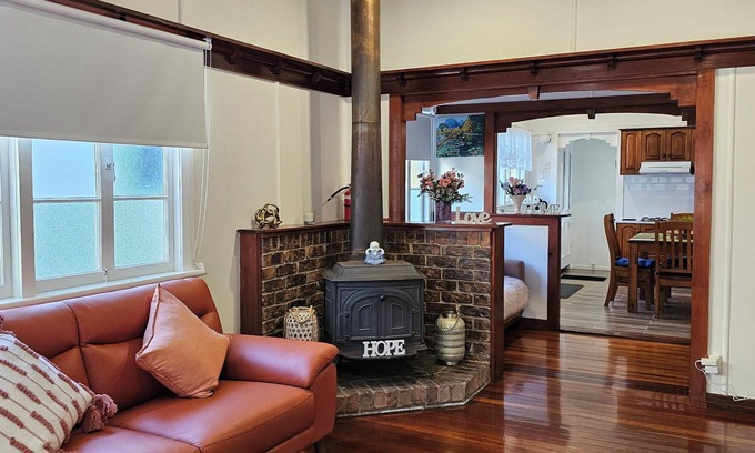 Woolloongabba House | 6 Mins to Brisbane City–Stylish Retreat