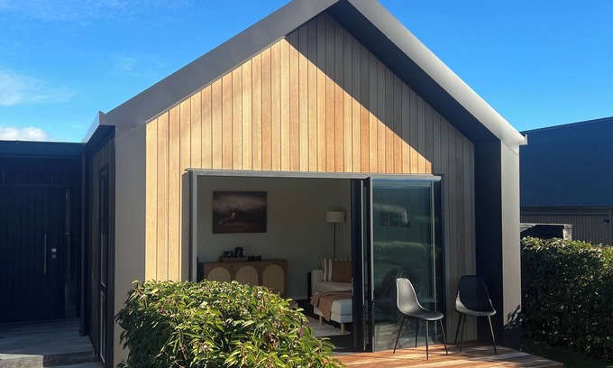 Kawarau Falls Apartment | 6 minutes from Queenstown airport - a modern & stylish retreat