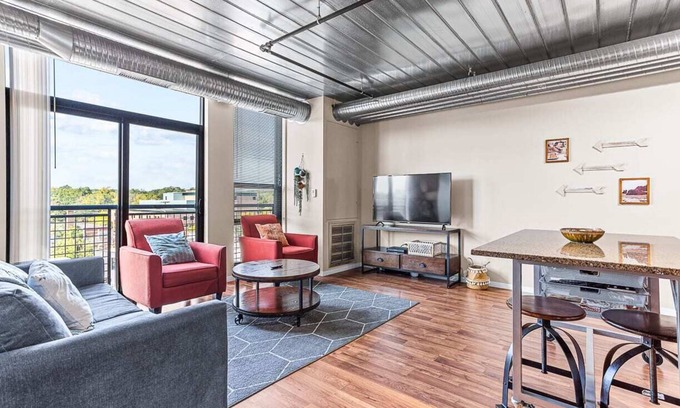 Old West Side Apartment | 6 Modern Apts - 12 Beds w Parking - Near Kerrytown