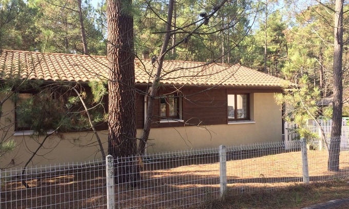 Maubuisson House | 6 pers - in pine forest - 2 kms lake and ocean - bike paths