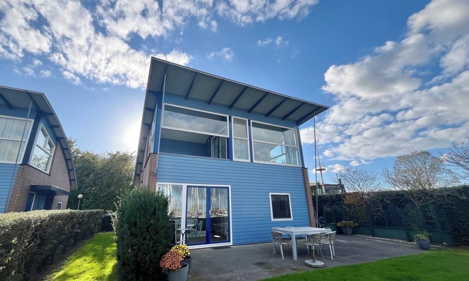 Anjum House | 6 pers Modern harbor house with fenced garden with the lake view