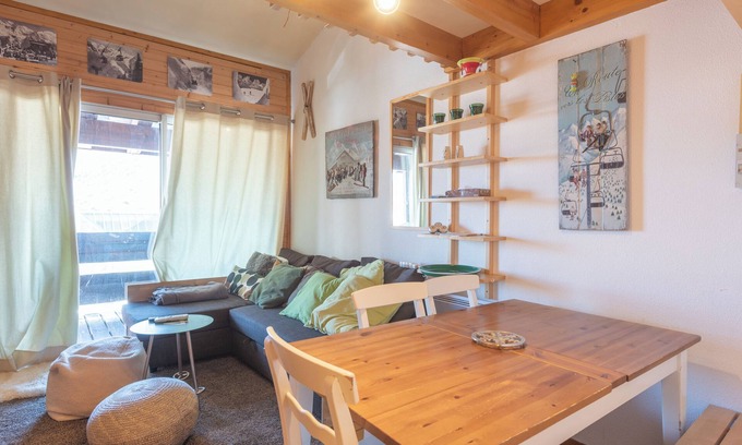 Piau Engaly Apartment | 6-Person Apartment in Piau Engaly – Direct Access to Ski Slopes with Terrace and Balcony