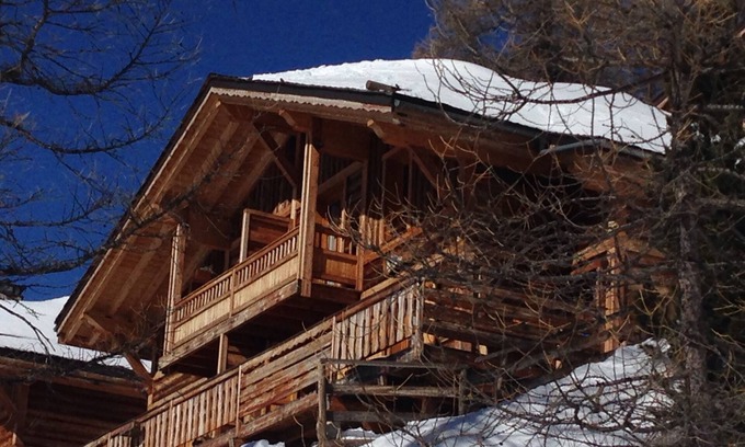 Isola Ski Chalet | 6-person chalet