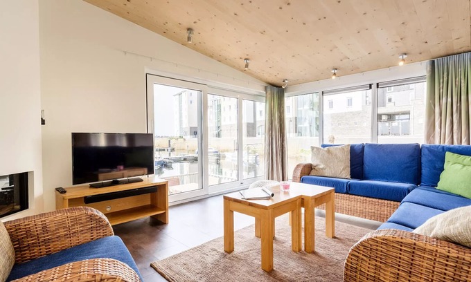 Zeewolde House | 6 Person Floating House
