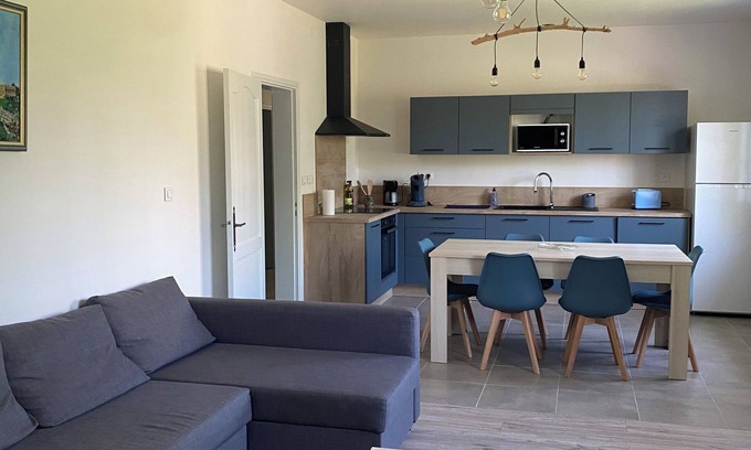 Lavaur House | 6-person gîte in 3-bedroom country house, shady garden, secure parking.