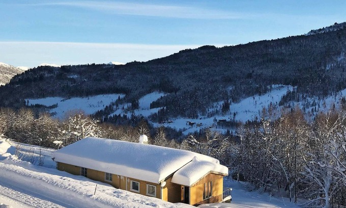 Møre og Romsdal House | 6 person holiday home in STRANDA