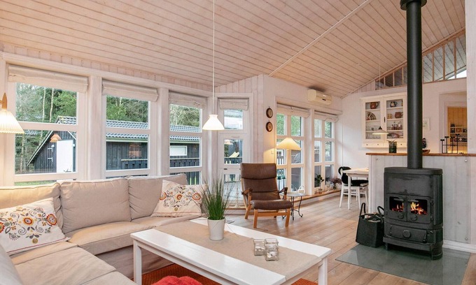 Hou House | 6 person holiday home in Hals