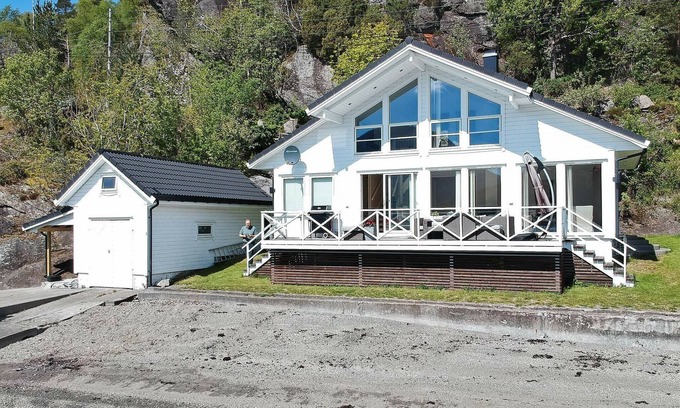 Etne House | 6 person holiday home in ETNE