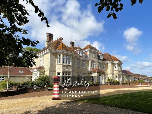 Shanklin Apartment | 6 Shanklin Manor - family friendly apartment in Shanklin Old Village