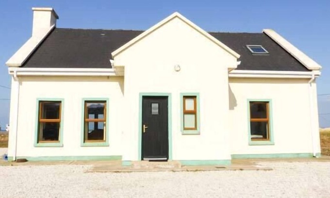 Doogort Cottage | 6 STRAND COTTAGES, family friendly in Achill Island, County Mayo