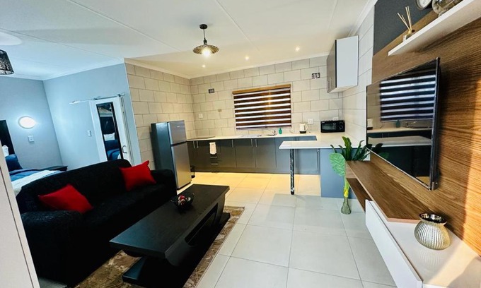 Bezuidenhout Valley Apartment | 6 the Curve Unit 13