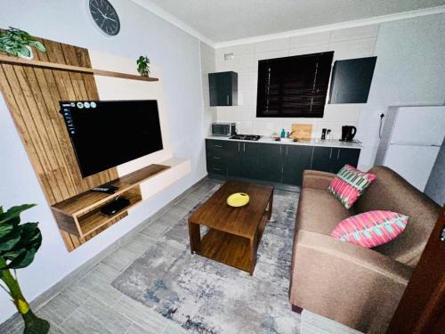 Bezuidenhout Valley Apartment | 6 the Curve Unit 7