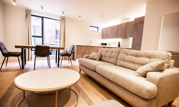 St Leonards-On-Sea Apartment | 6 The Hideaway (2mins to the beach)