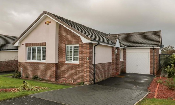 Embleton House | 6 Westview