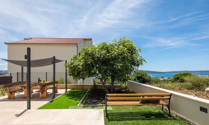 Kastel Sucurac Apartment | 60 m² Apartment ∙ 2 bedrooms ∙ 6 guests
