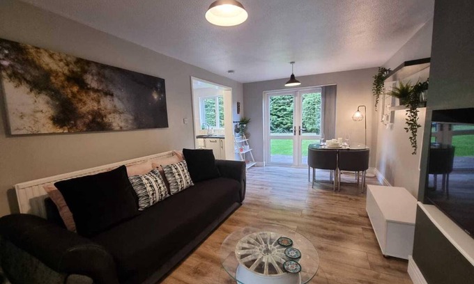 Salfords Apartment | 60 m² Apartment ∙ 2 bedrooms ∙ 3 guests