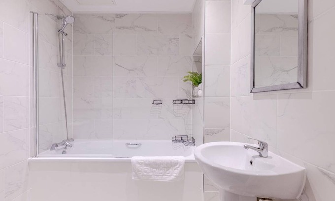 Canbury Apartment | 60 m² Apartment ∙ 4 guests