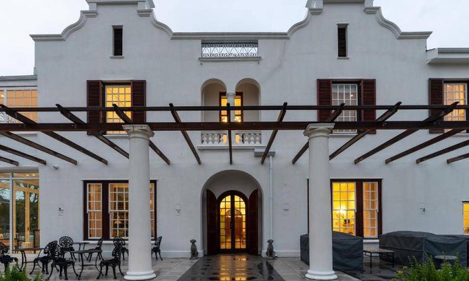 Claremont Hotel | 60 m² Hotel ∙ 2 bedrooms ∙ 4 guests