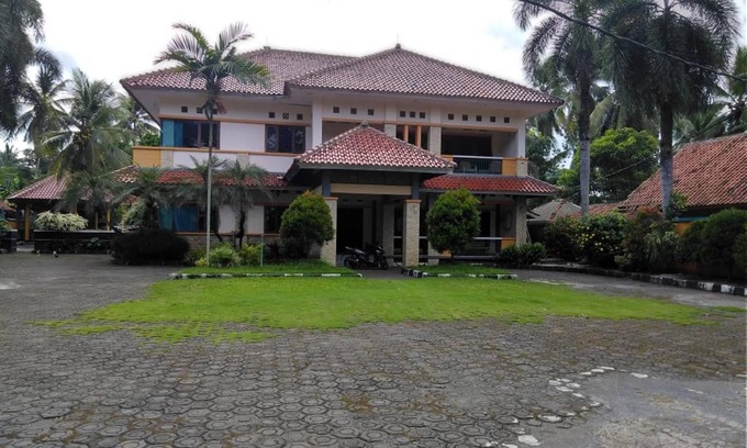 Batu Karas Hotel | 60 m² Hotel ∙ 8 guests
