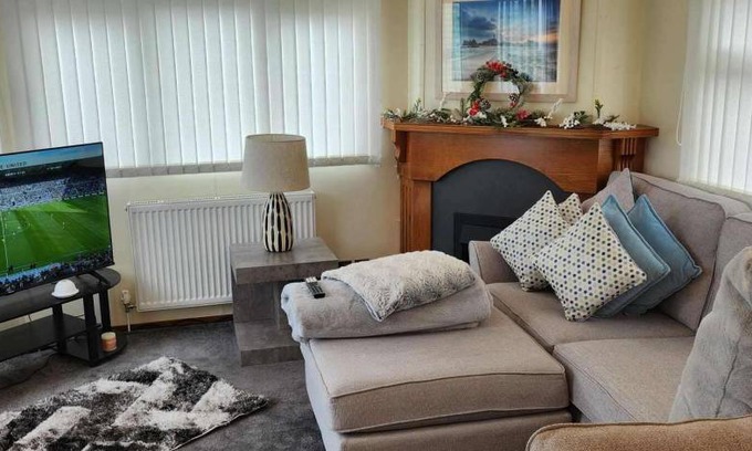 Rhuddlan Cabin | 60 m² Lodge ∙ 2 bedrooms ∙ 4 guests