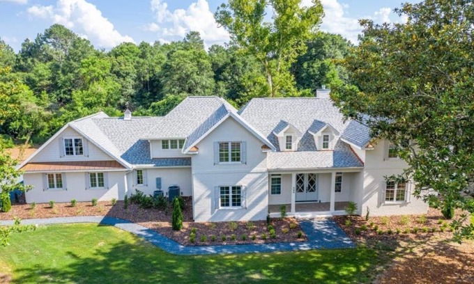 Pinehurst House | 600 Linden: 8 BR, 5.5 BA House in Pinehurst, Sleeps 20