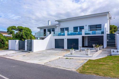 Franskraal House | 600 m² House ∙ 5 bedrooms ∙ 10 guests