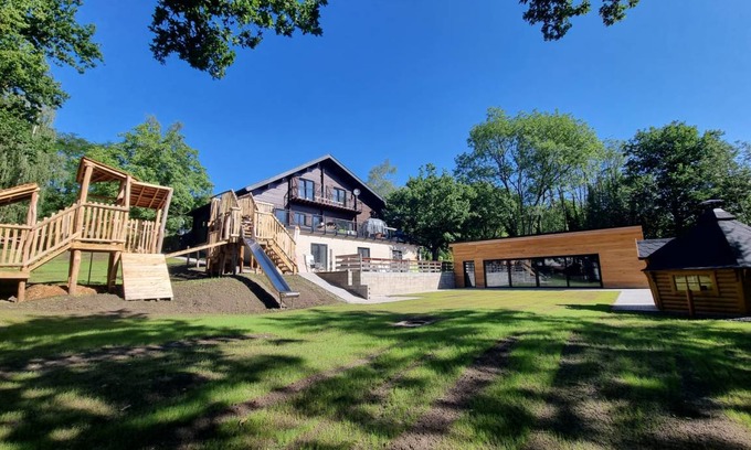 Hastiere House | 600 m² House ∙ 7 bedrooms ∙ 18 guests