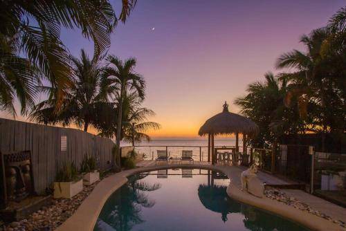 Holloways Beach Villa | 600 m² Villa ∙ 3 bedrooms ∙ 8 guests