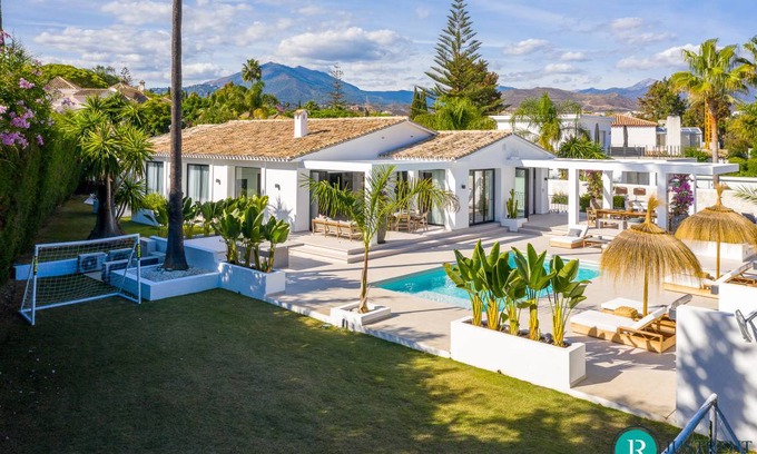 Nueva Andalucia Villa | 600 m² Villa ∙ 5 bedrooms ∙ 10 guests