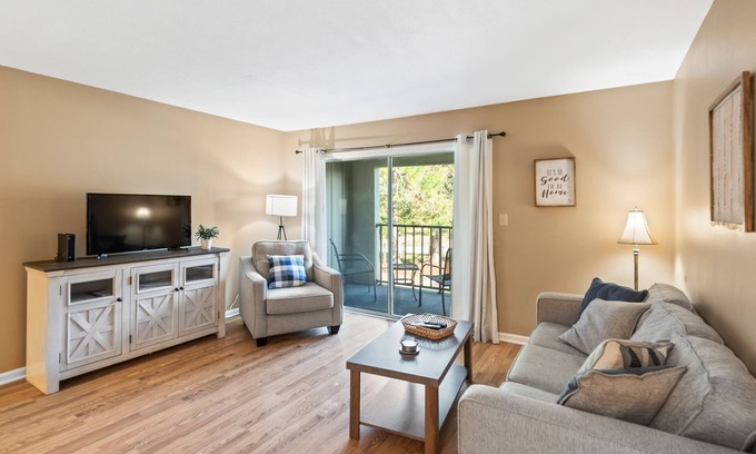 Auburn Apartment | 601 N Gay St - Steps to Downtown