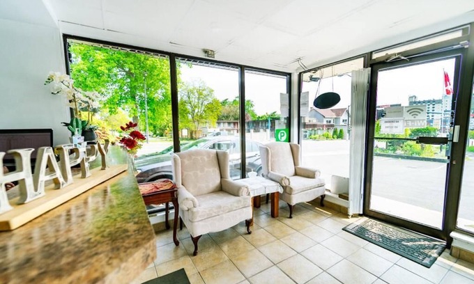 Niagara Falls Hotel | 6032 Persepolis Inn