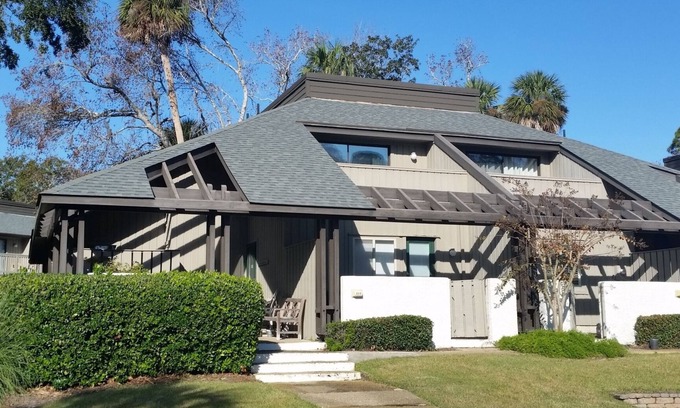 Shipyard Plantation House | 604 Tennismaster, OWNER Mgmt, Grill, Beach Locker, Handicap & Family Friendly