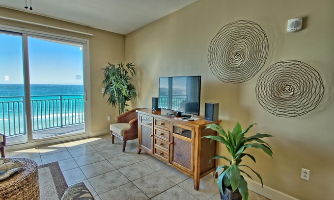 Panama City Beach Apartment | 607 Sterling Breeze! Oceanfront getaway /3 Bed/3 Bath