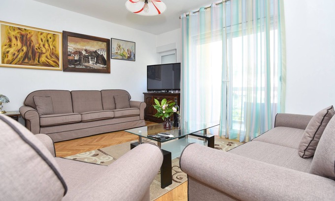 Golubovina Apartment | 60m2 apartment with balcony near Old town