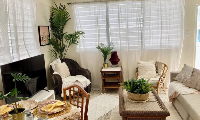 Miramar Bed & Breakfast | 610atMiramar