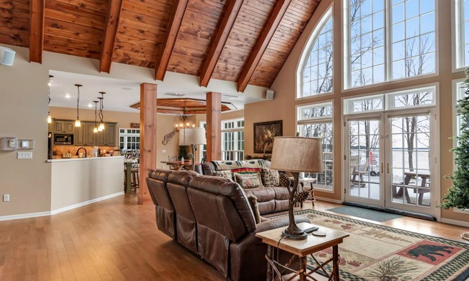 Phelps House | 616 m² House ∙ 5 bedrooms ∙ 30 guests