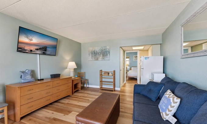 Wildwood Crest Condo | 6201 Ocean Ave, Unit 406 - The Nassau Inn