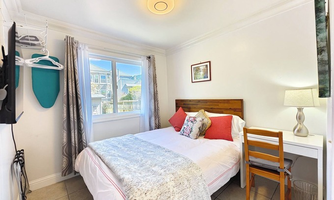 Inner Richmond House | 622- 1 bedroom 1 bathroom suite with TV, Private Bath & Kitchenette